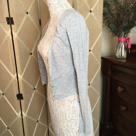 Express Button Up Crop Top - Picture 2 of 8